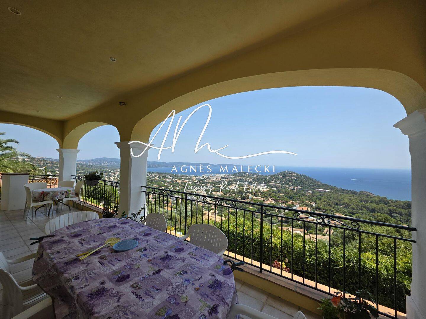 Maison 6 pièces 225 m² · à Cavalaire-sur-Mer · 225 m² · 1 995 000 €