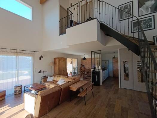 Maison à louer 1 710 € 6 pièces 3 chambres 130 m² Montaigut-sur-Save 31530