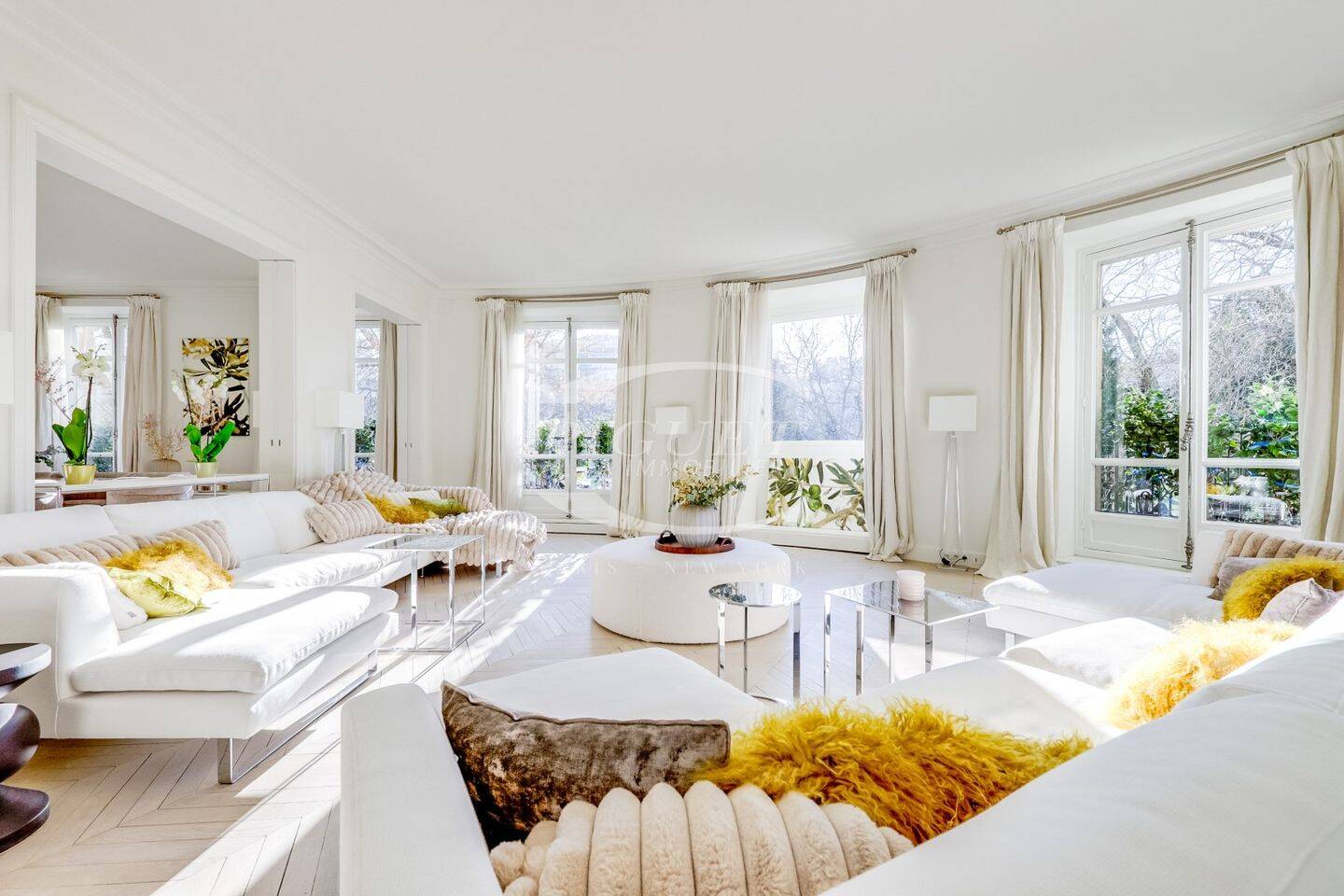 Appartement 7 pièces 320 m² · à Paris 16ème Arrondissement · 320 m² · 28 000 €/mois