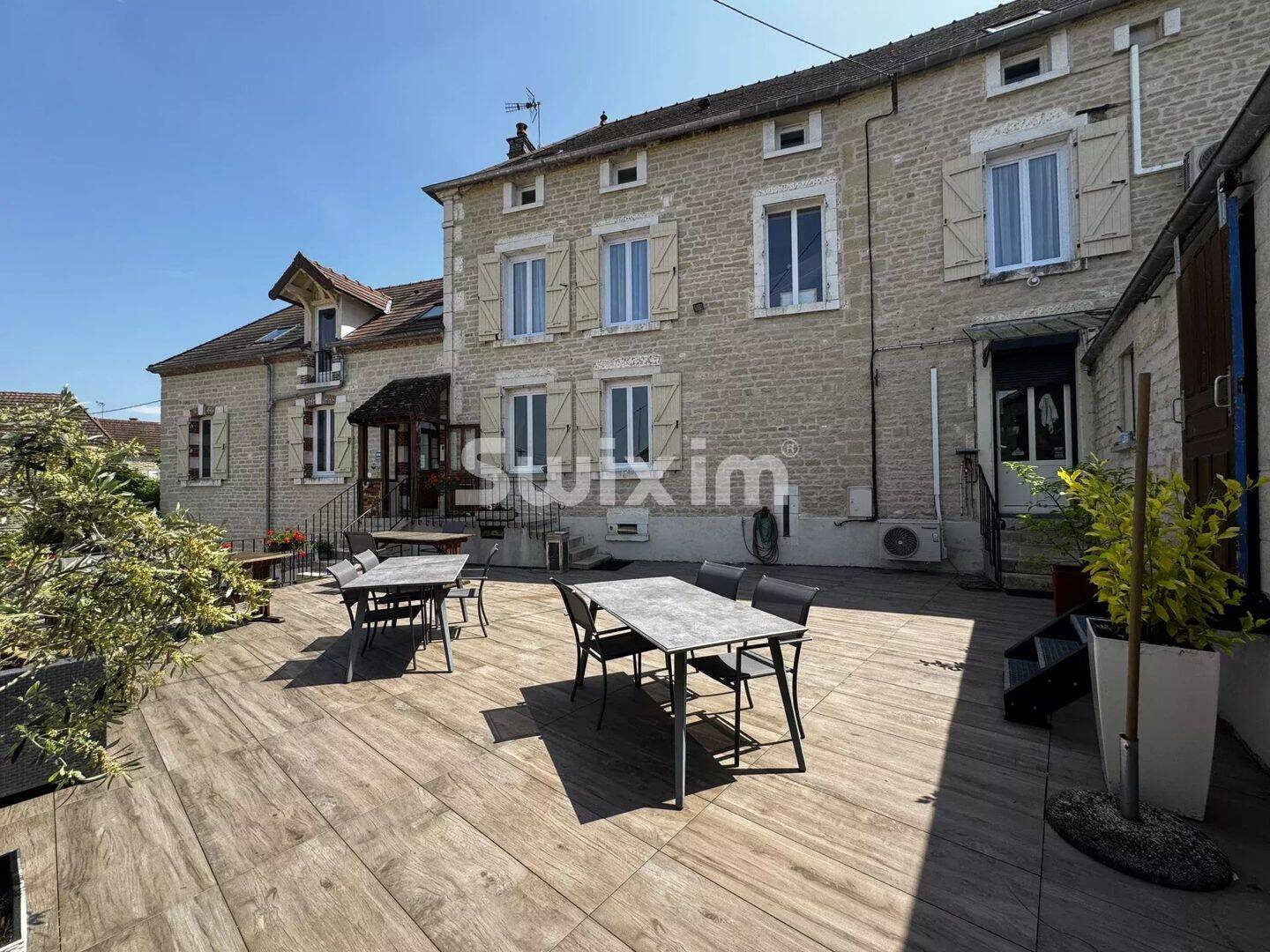 Maison 16 pièces 415 m² · à Noyers · 415 m² · 670 000 €