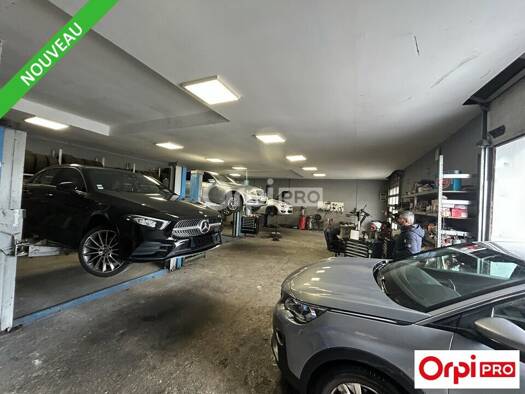 Local d'activités à louer 5 500 € 355 m² d'espace de stockage Romans-sur-Isère 26100