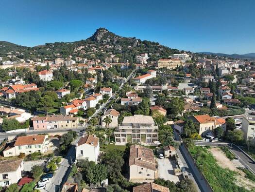Appartement à vendre - neuf 598 000 € 4 pièces 86,6 m² Étage 1/3 dès le 30/12/2027 Godillot Hyères 83400