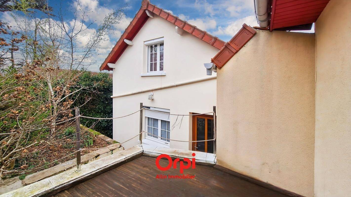Maison 3 pièces 152 m² · à Néris-les-Bains · 152,3 m² · 110 000 €