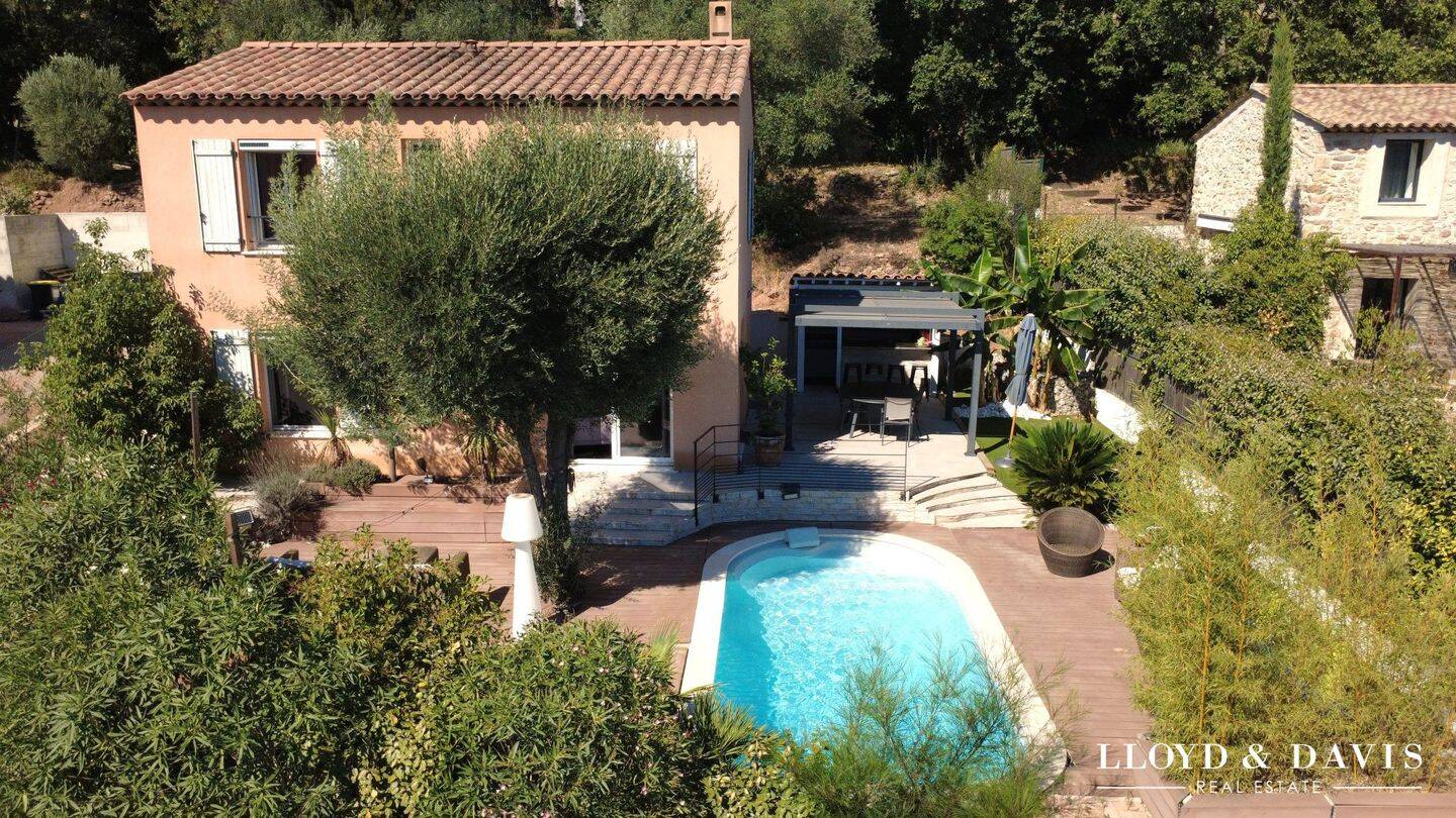 Maison 5 pièces 98 m² · à Bagnols-en-Forêt · 98,5 m² · 449 000 €