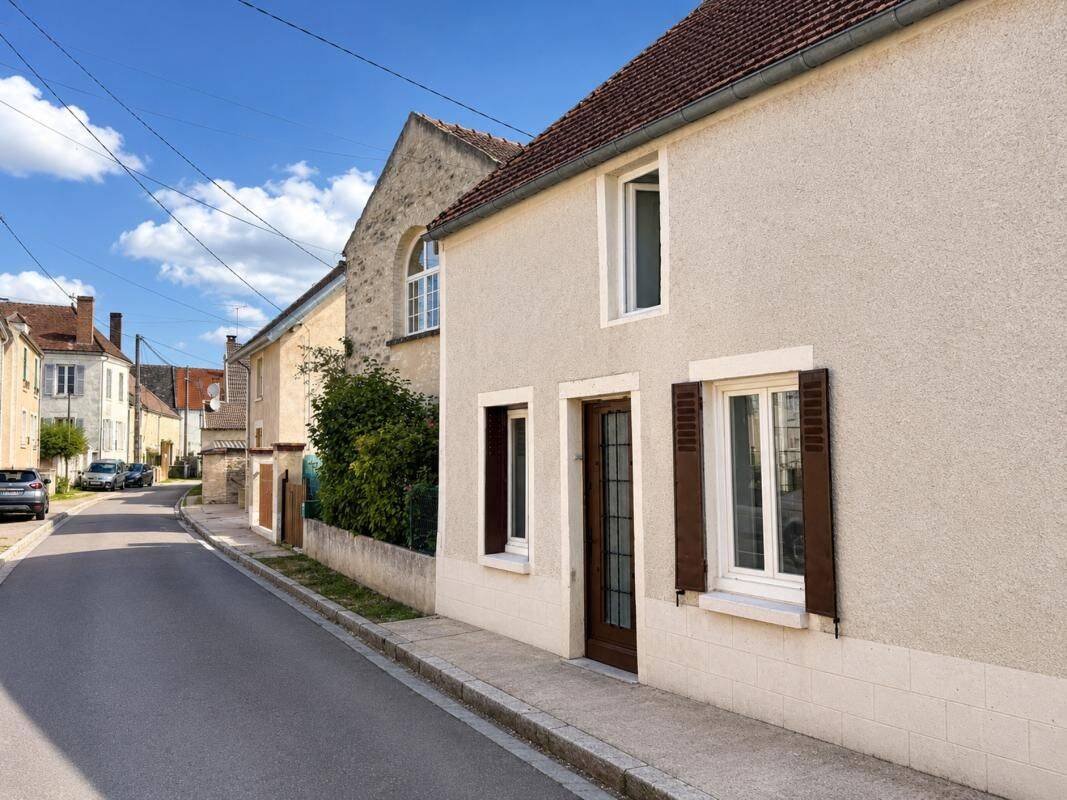 Maison 3 pièces 105 m² · à Arcy-sur-Cure · 105 m² · 100 000 €