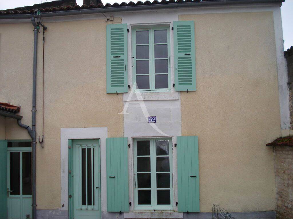 Maison 3 pièces 85 m² · à Fontenay-le-Comte · 85 m² · 740 €/mois