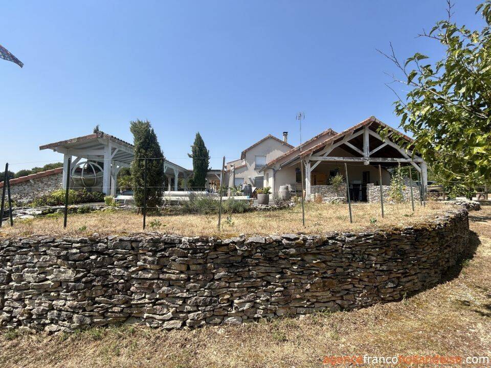 Maison 7 pièces 185 m² · à Brouchaud · 185 m² · 468 750 €