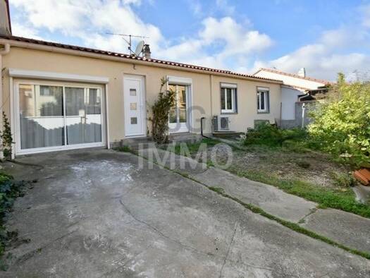 Maison de plain-pied à vendre 226 000 € 5 pièces 3 chambres 85,5 m² 284 m² de terrain Oree du Bois Saint-Estève 66240