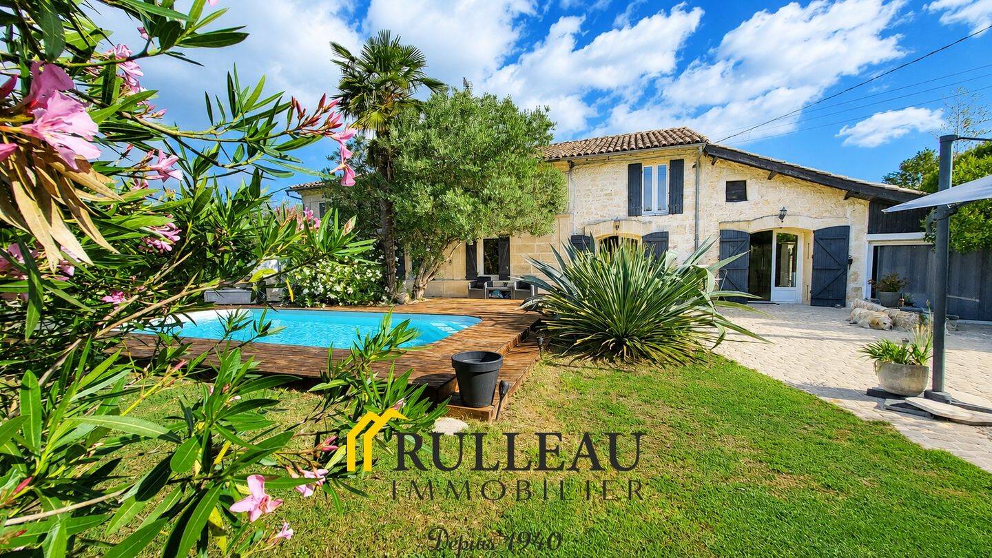 Maison 9 pièces 204 m² · à Prignac-Et-Marcamps · 204 m² · 369 000 €