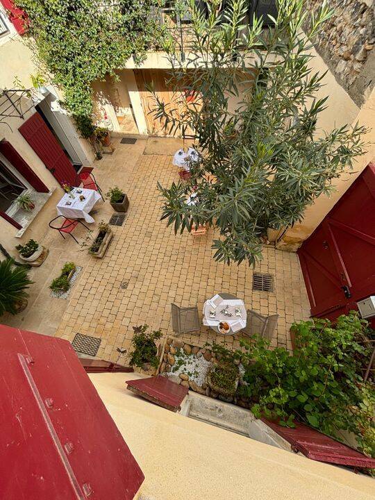 Appartement 6 pièces 135 m² · à Eyragues · 135 m² · 1 350 €