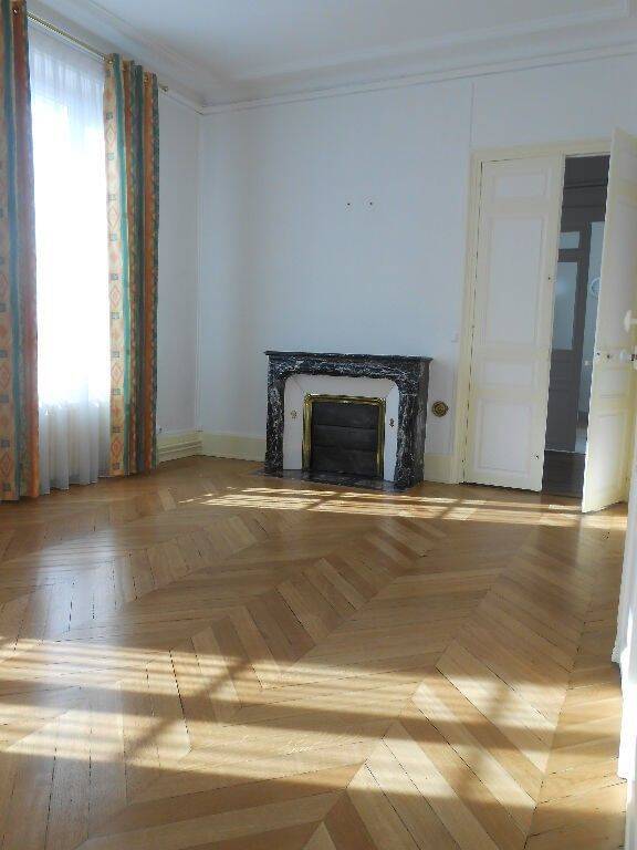 Appartement 3 pièces 114 m² · à Nevers · 114 m² · 800 €