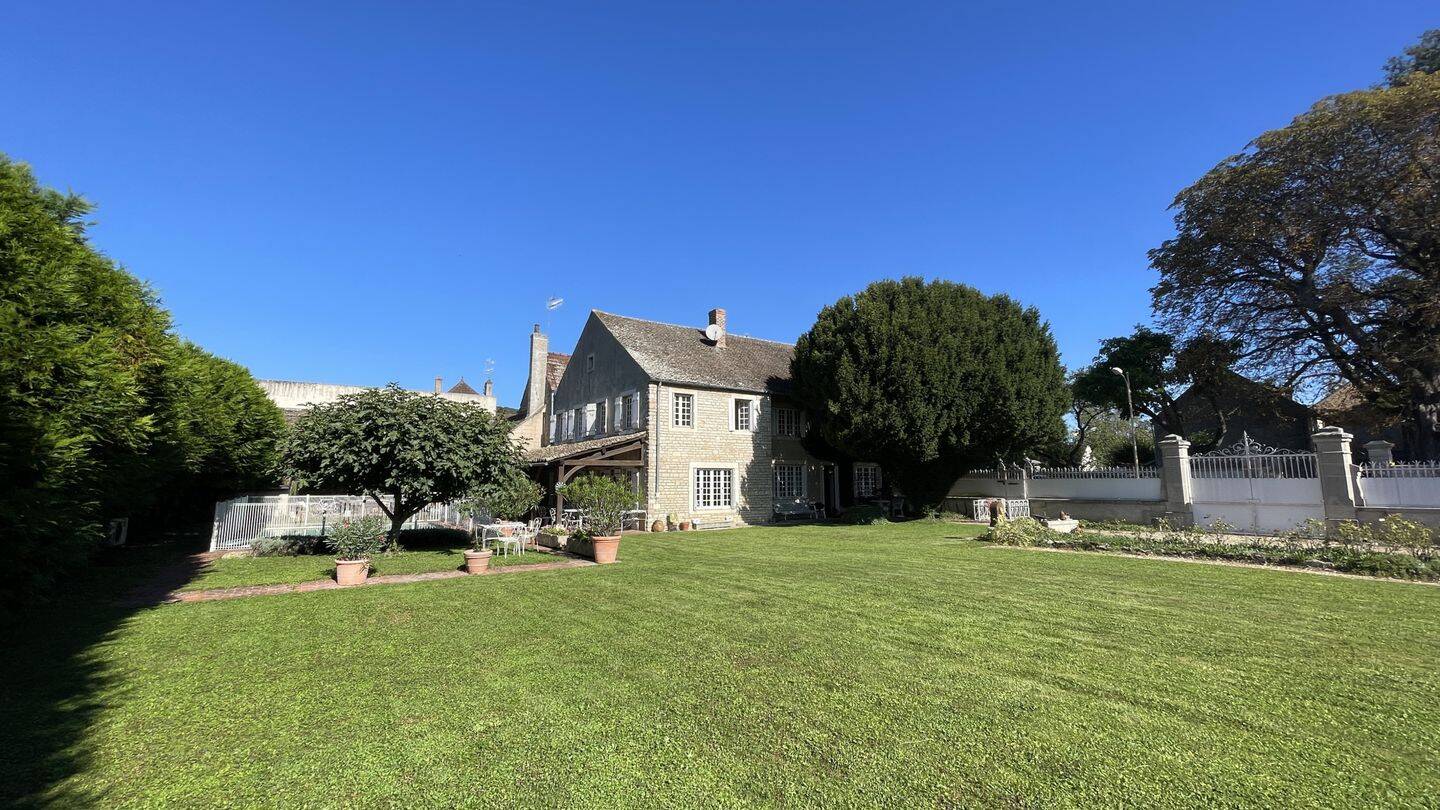 Maison 7 pièces 225 m² · à Beaune · 225 m² · 998 000 €