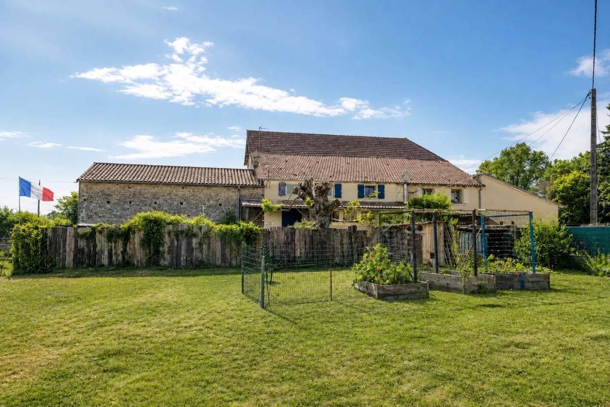Maison 7 pièces 267 m² · à Uchizy · 267 m² · 240 000 €