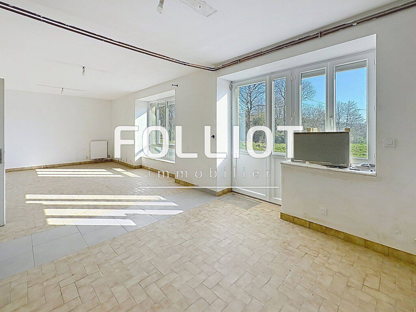 Maison 6 pièces 214 m² · à Le Châtellier · 214 m² · 134 000 €