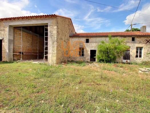 Maison à vendre 50 000 € 2 pièces 1 chambre 80 m² 590 m² de terrain Bazauges 17490