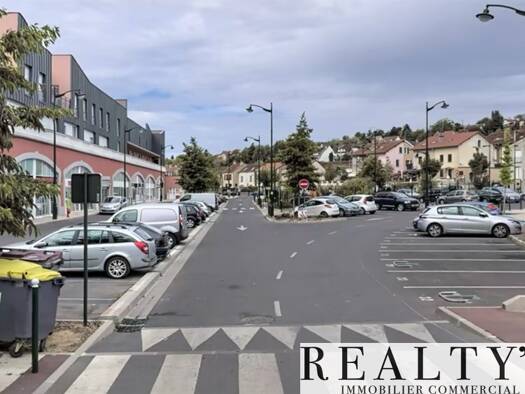 Boutique à louer 12 500 € 920 m² de surface de vente Ermitage-Nacelle Papeterie Corbeil-Essonnes 91100