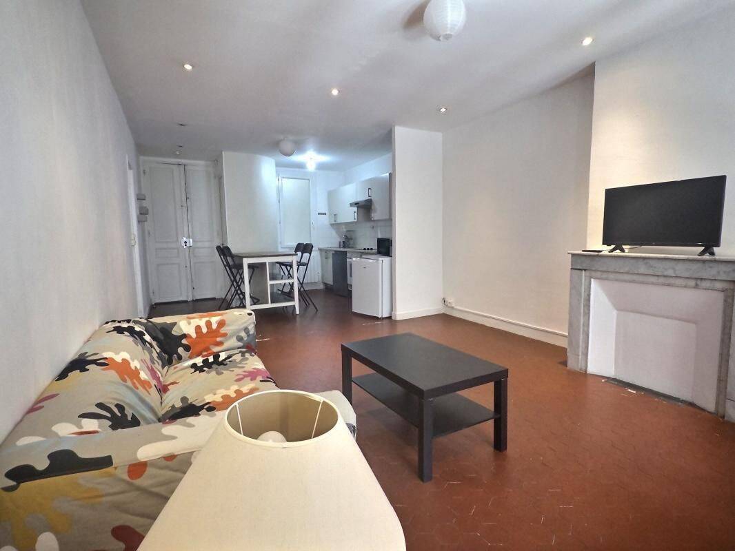 Appartement 2 pièces 50 m² · à Marseille 6ème Arrondissement · 50 m² · 871 €