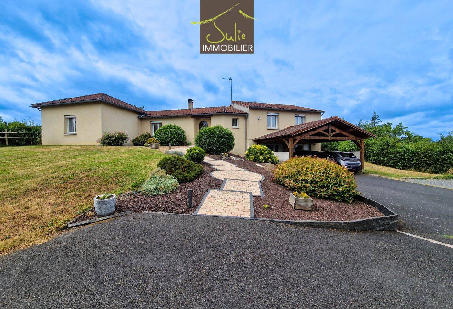 Maison 6 pièces 136 m² · à Bressuire · 136 m² · 299 000 €