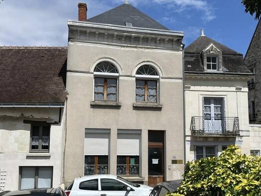 Immeuble à vendre 135 000 € 146 m² Ligueil 37240