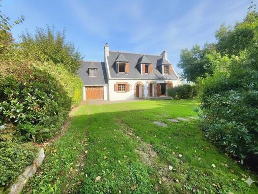 Maison à vendre 227 900 € 6 pièces 4 chambres 123 m² 699 m² de terrain Nord Carhaix-Plouguer 29270