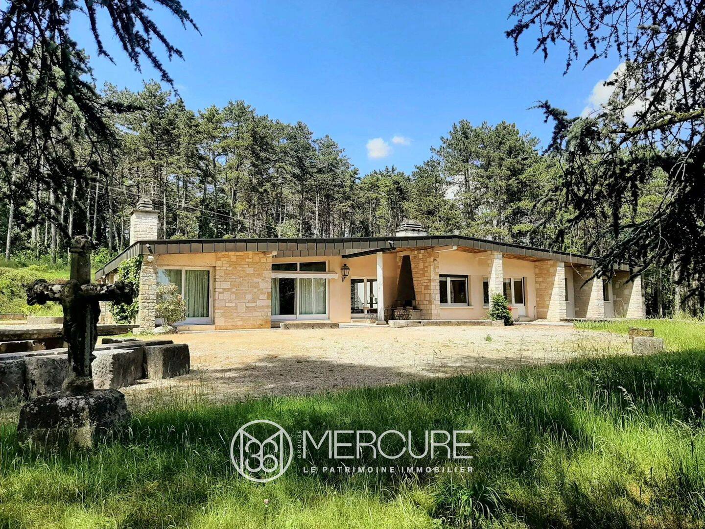 Maison 15 pièces 394 m² · à Selongey · 394 m² · 460 000 €