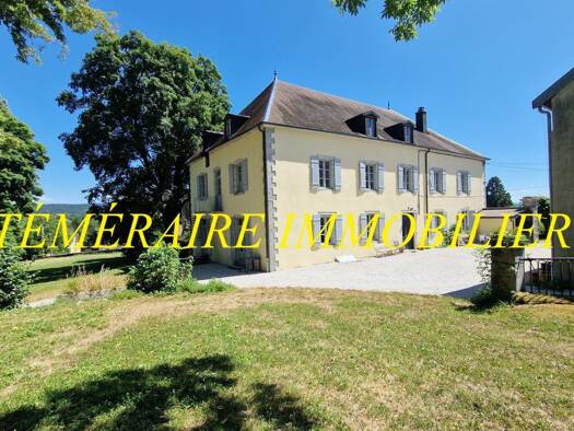 Villa à vendre 800 000 € 37 pièces 14 chambres 570 m² 8 000 m² de terrain Vers-en-Montagne 39300