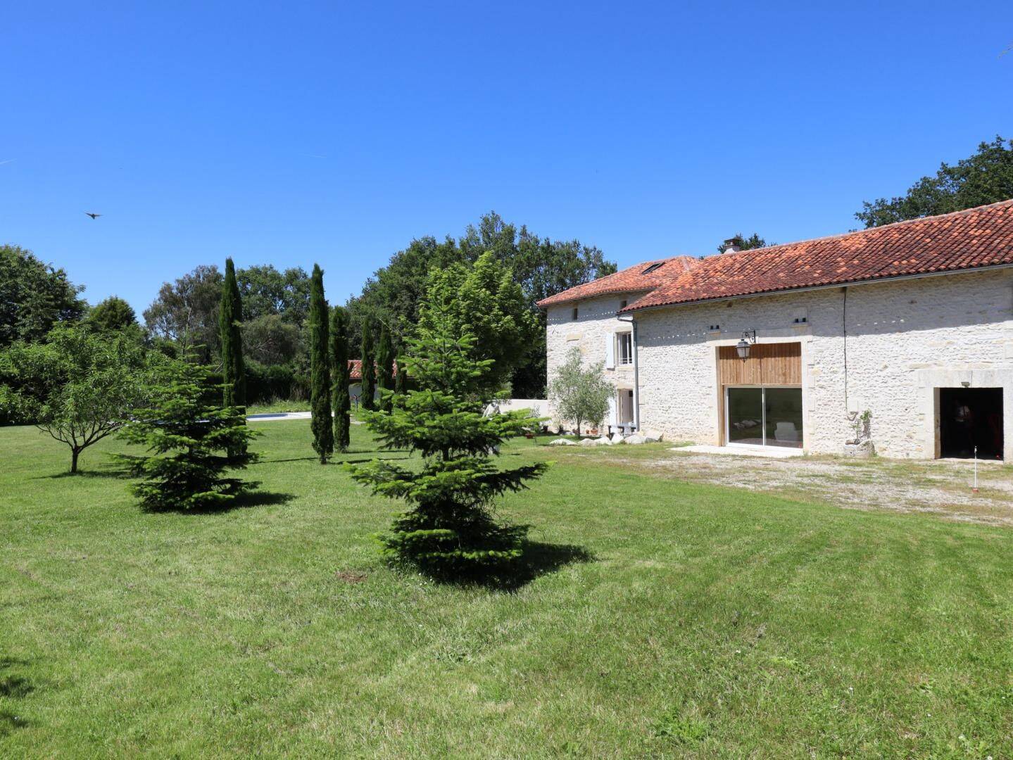 Maison 4 pièces 160 m² · à Nieuil · 160 m² · 312 000 €