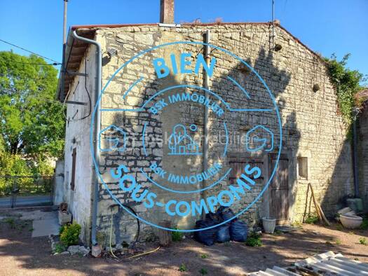 Maison à vendre 65 000 € 3 pièces 2 chambres 91,1 m² 304 m² de terrain La Foye-Monjault 79360