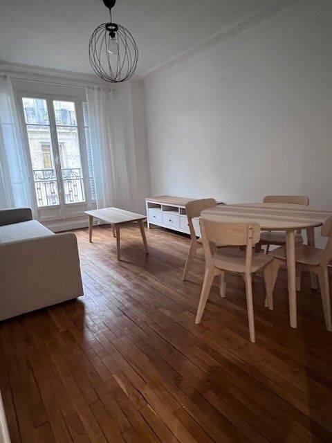 Appartement 3 pièces 68 m² · à Paris 18ème Arrondissement · 67,6 m² · 2 050 €/mois