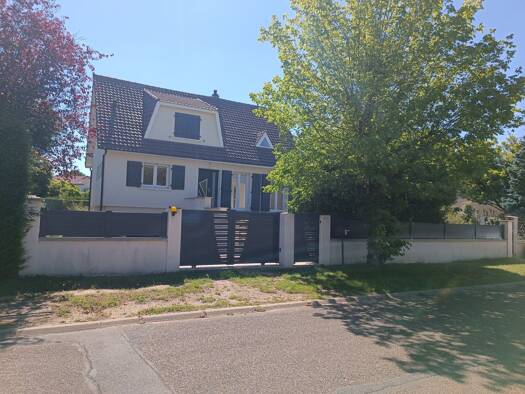 Maison à vendre 369 000 € 6 pièces 4 chambres 110 m² 686 m² de terrain Janville-sur-Juine 91510