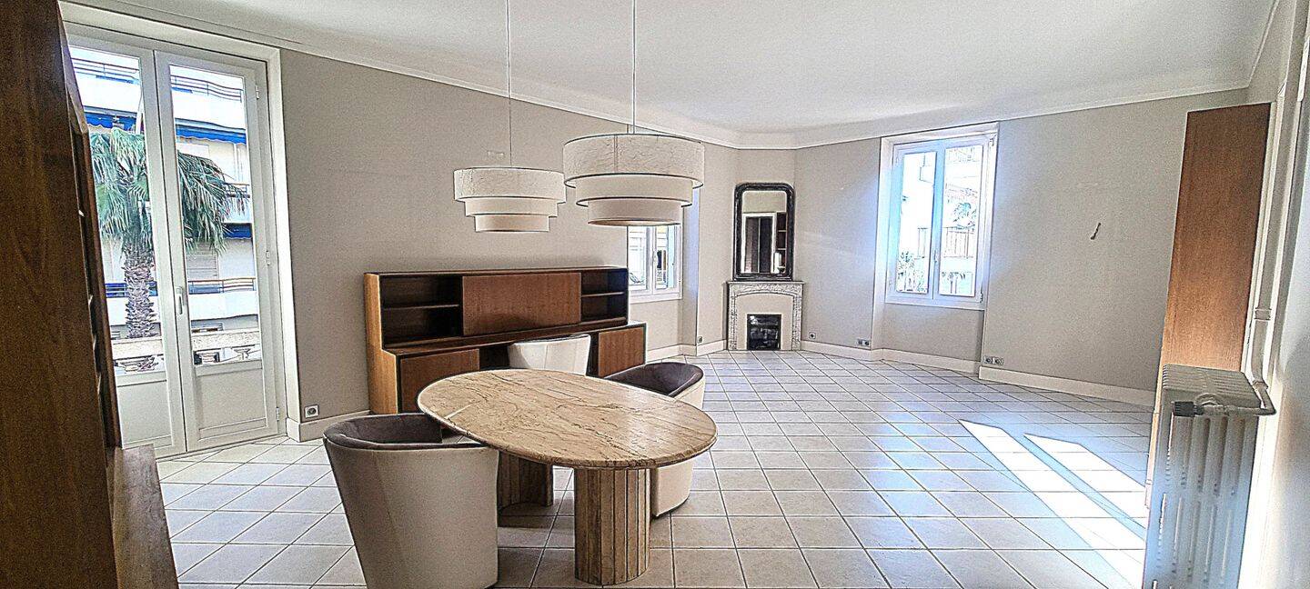 Appartement 3 pièces 94 m² · à Antibes · 94,1 m² · 470 000 €