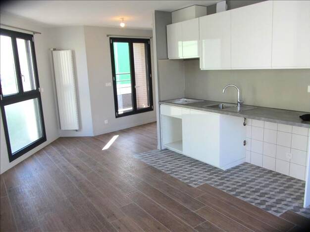 Appartement à louer 940 € 2 pièces 1 chambre 41 m² 1er étage Sud Saint-Denis 93380