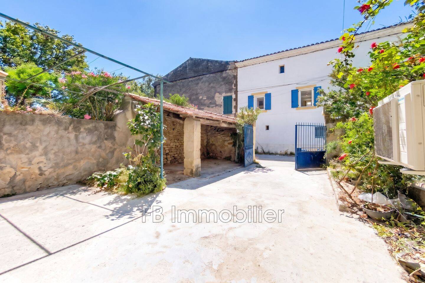 Maison 4 pièces 100 m² · à Eyguières · 100 m² · 1 400 €