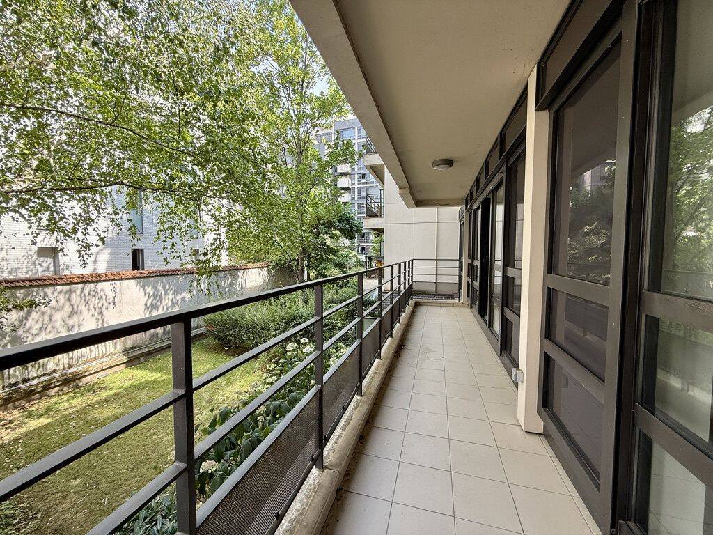 Appartement 5 pièces 119 m² · à Paris 15ème Arrondissement · 118,6 m² · 4 178 €/mois