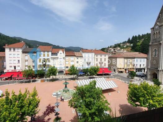 Duplex à vendre 147 000 € 5 pièces 3 chambres 93 m² Étage 3/3 Le Cheylard 07160