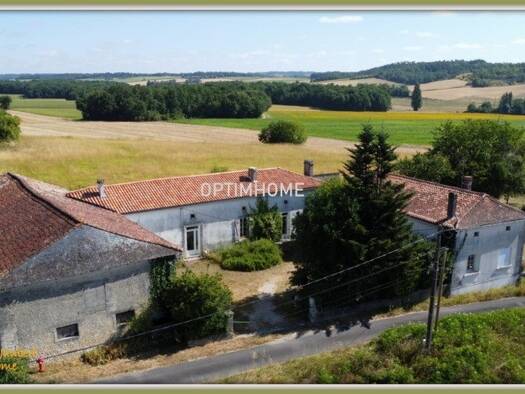 Ferme à vendre 230 000 € 9 pièces 4 chambres 186 m² 20 000 m² de terrain Chalais 16210