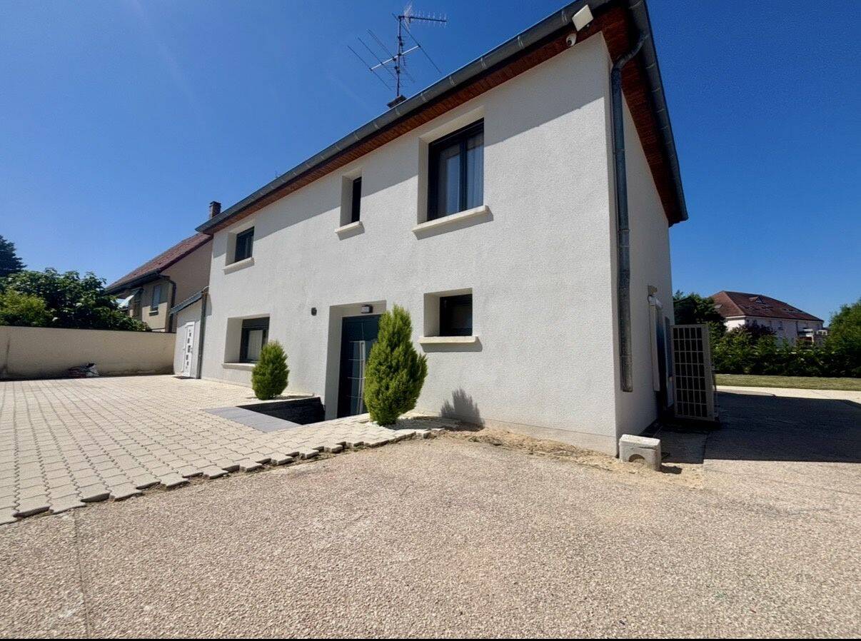 Maison 8 pièces 179 m² · à Chevigny-Saint-Sauveur · 179 m² · 575 000 €