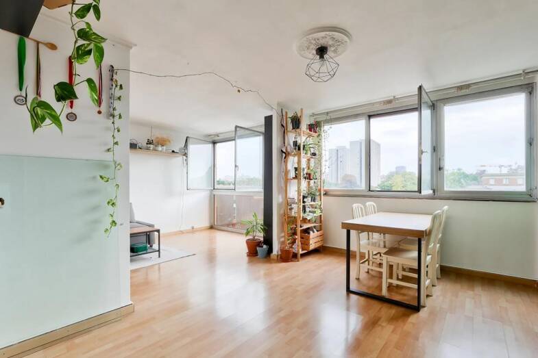 Appartement à vendre 184 000 € 3 pièces 2 chambres 67 m² Étage 4/8 Centre Ville Aubervilliers 93300