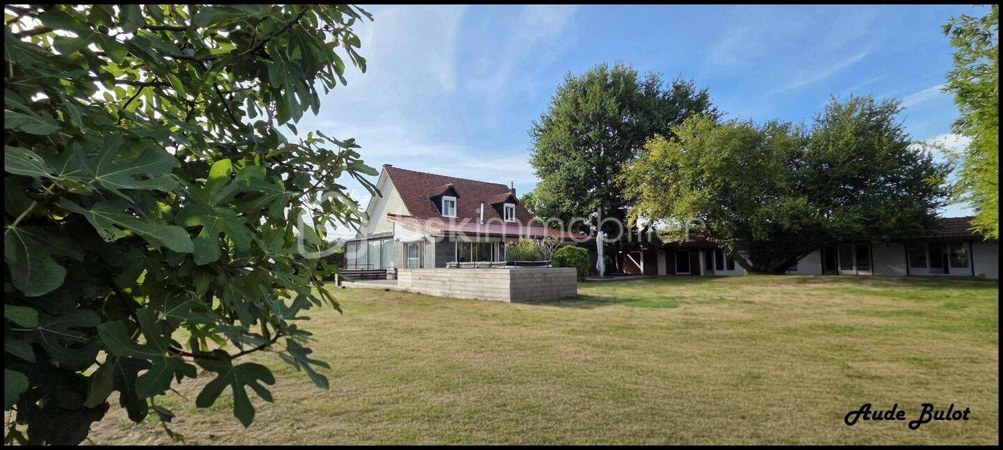 Maison 7 pièces 216 m² · à Genech · 216 m² · 598 000 €