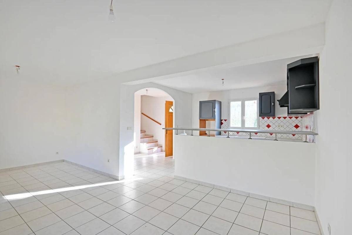 Maison 4 pièces 77 m² · à Saint-Julien-les-Rosiers · 77 m² · 164 900 €