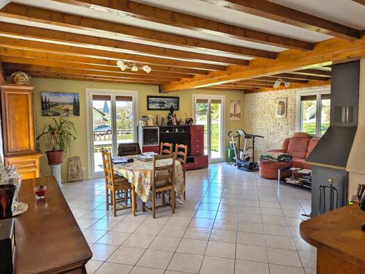 Maison à vendre 411 000 € 6 pièces 4 chambres 144 m² 1 089 m² de terrain Montbenoît 25650