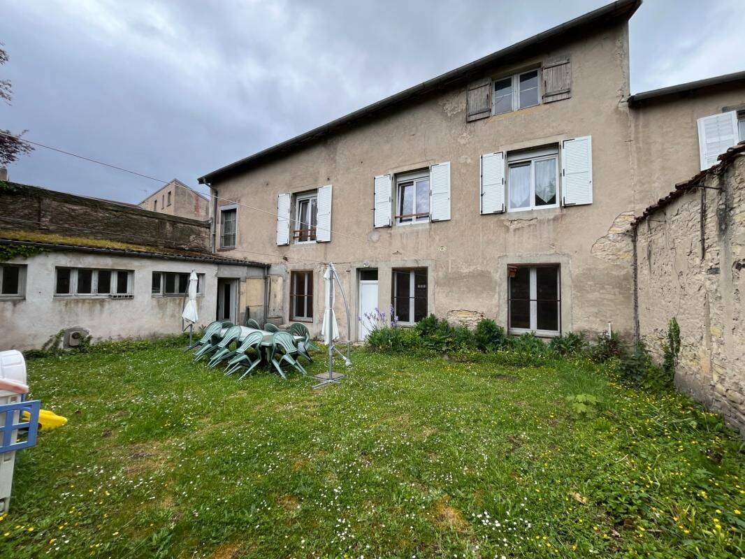 Maison 10 pièces 220 m² · à Lunéville · 220 m² · 137 000 €