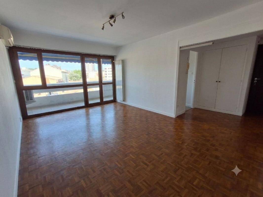 Appartement 4 pièces 82 m² · à Nîmes · 81,7 m² · 830 €
