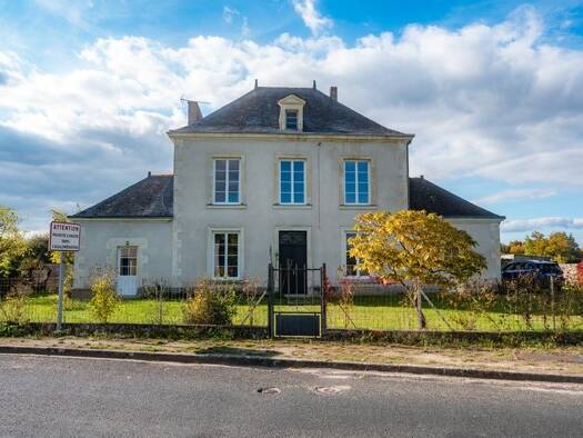 Immeuble à vendre 260 000 € 190 m² Breil 49490