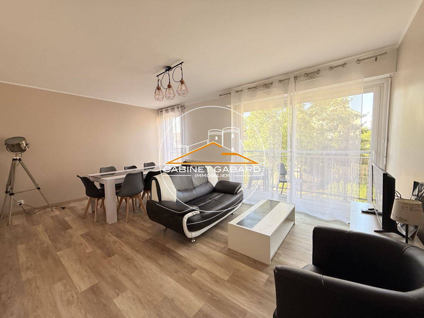 Appartement 5 pièces 75 m² · à Angers · 74,9 m² · 1 350 €