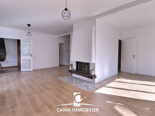 Appartement à vendre 269 000 € 6 pièces 3 chambres 114 m² Étage 2/2 Parc Montaigne-Église Fontenay-le-Fleury 78330