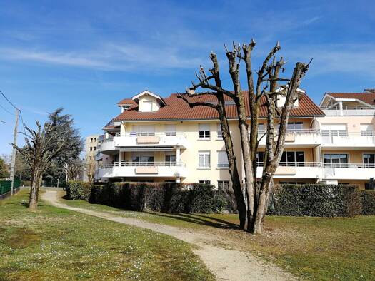 Appartement à vendre 209 000 € 3 pièces 2 chambres 70 m² Étage 2/3 Gare et Plateaux Rives 38140