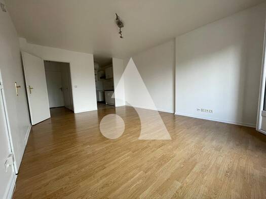 Appartement à vendre 240 000 € 2 pièces 1 chambre 43 m² Étage 3/4 Rosiers-Les Puces Saint-Ouen-sur-Seine 93400