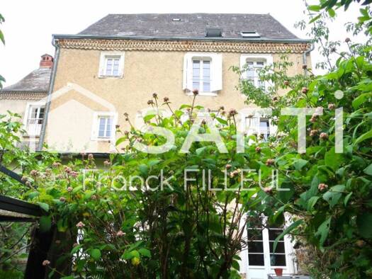 Maison à vendre 380 000 € 10 pièces 7 chambres 376 m² 588 m² de terrain Nord Saint-Yrieix-la-Perche 87500