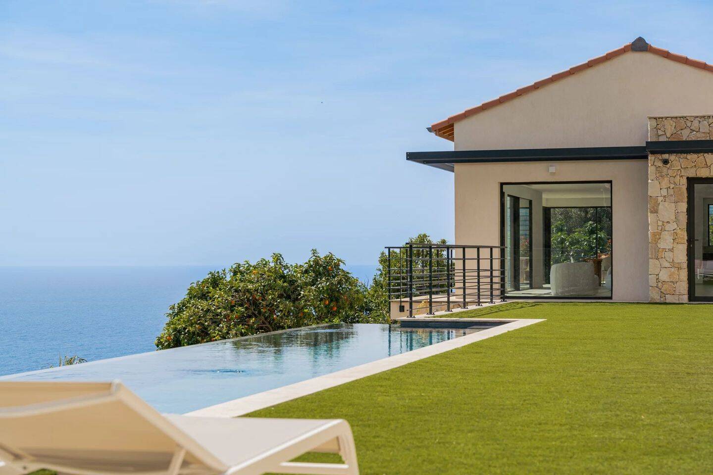 Maison 200 m² · à Roquebrune-Cap-Martin · 200 m² · 22 000 €/mois